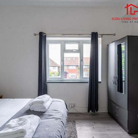 1 Bedroom Arch-View Apartment 2 By Icon Living Properties Short Lets & Serviced Accommodation With Free Parking لندن المظهر الخارجي الصورة
