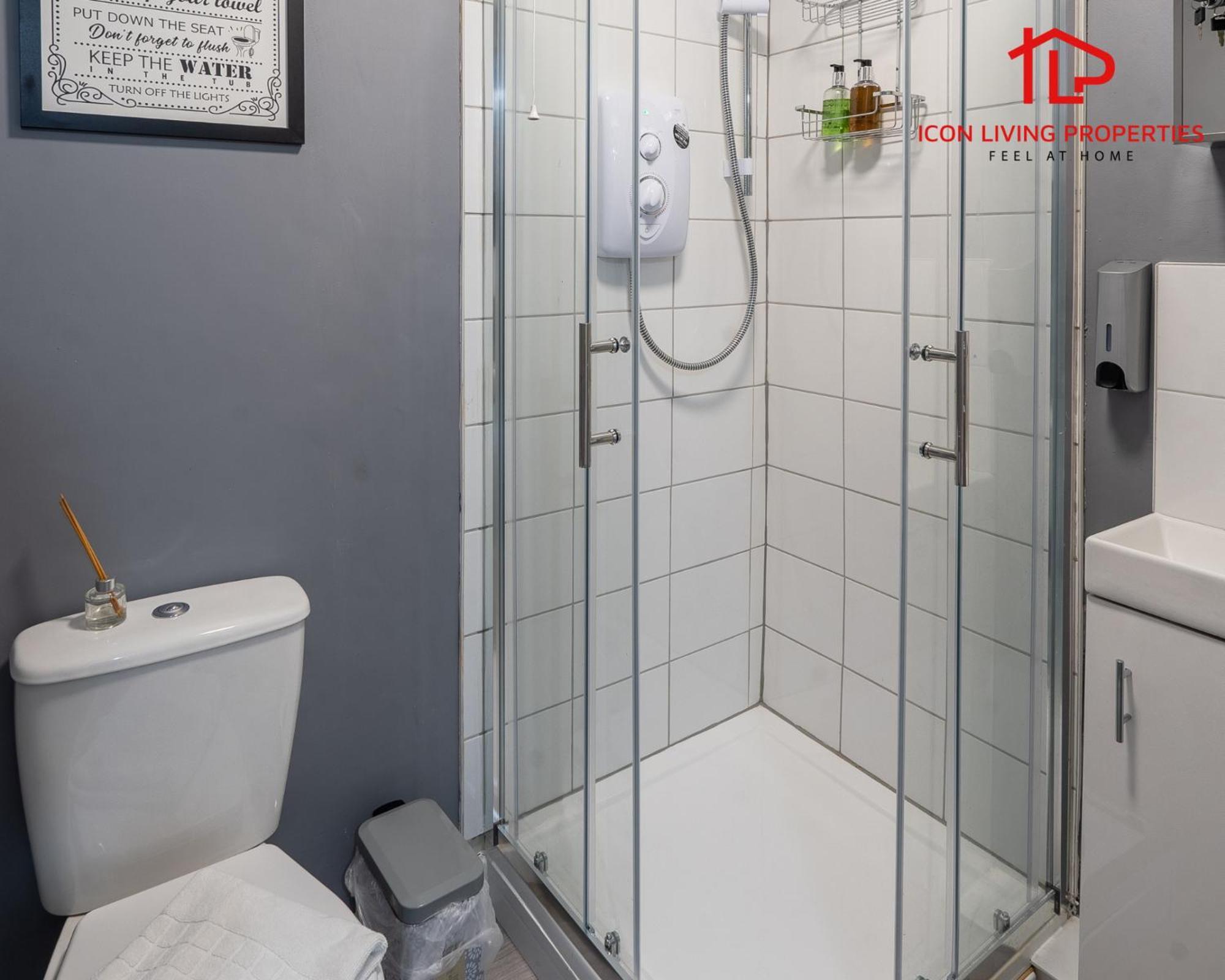 1 Bedroom Arch-View Apartment 2 By Icon Living Properties Short Lets & Serviced Accommodation With Free Parking لندن المظهر الخارجي الصورة