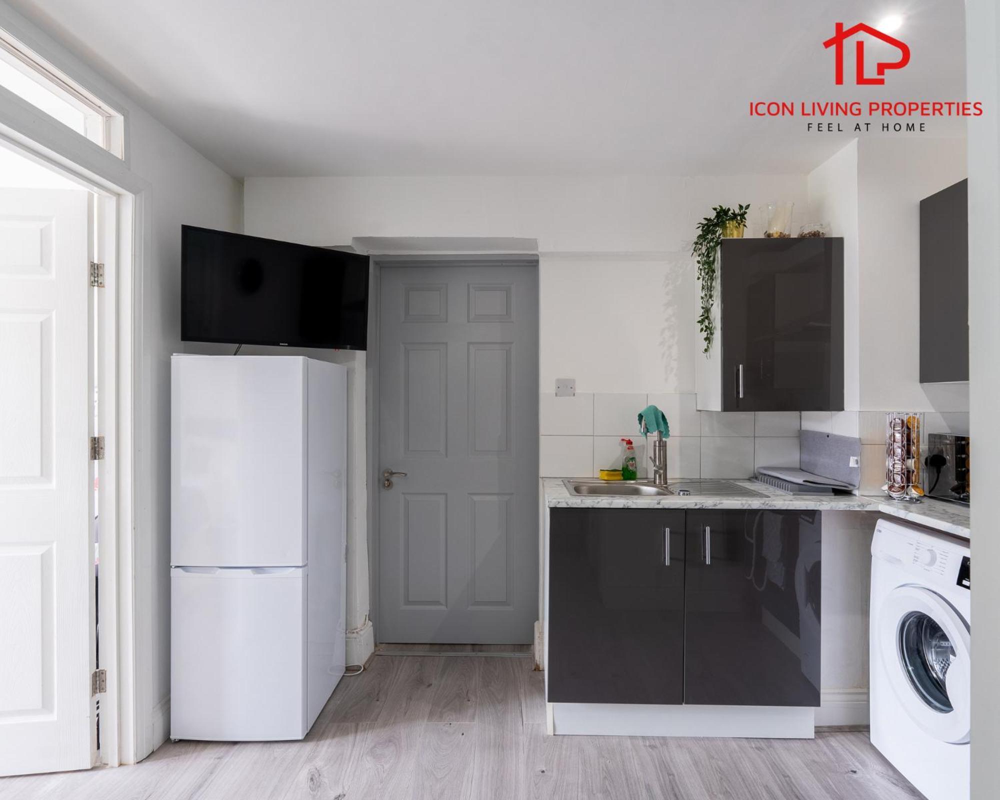 1 Bedroom Arch-View Apartment 2 By Icon Living Properties Short Lets & Serviced Accommodation With Free Parking لندن المظهر الخارجي الصورة